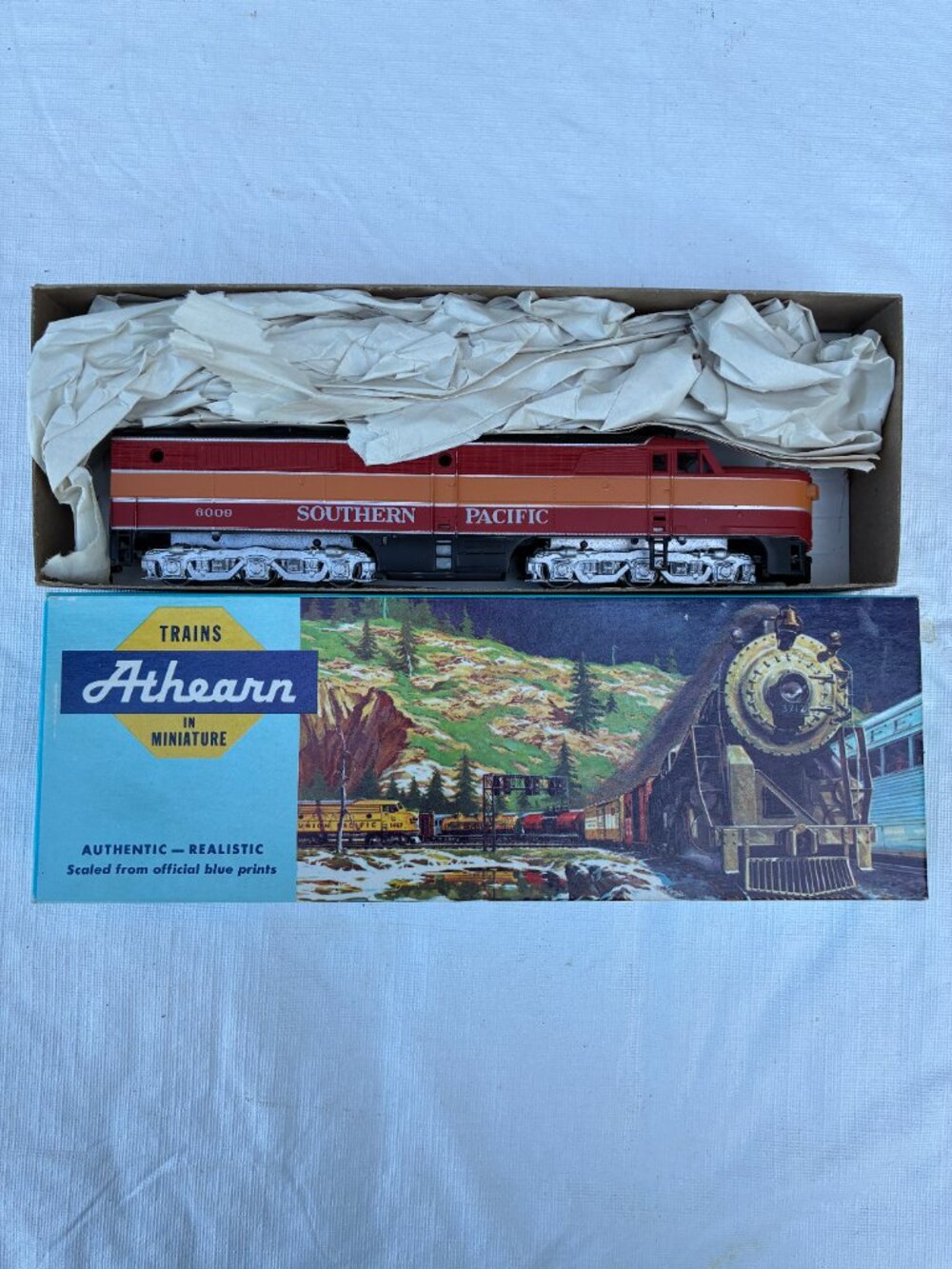 Athearn HO Scale 3306 Southern Pacific SP Daylight PA-1 Powered Diesel Loco MIB